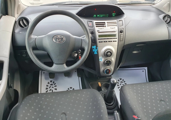 Toyota Yaris cena 14900 przebieg: 131709, rok produkcji 2008 z Warszawa małe 154